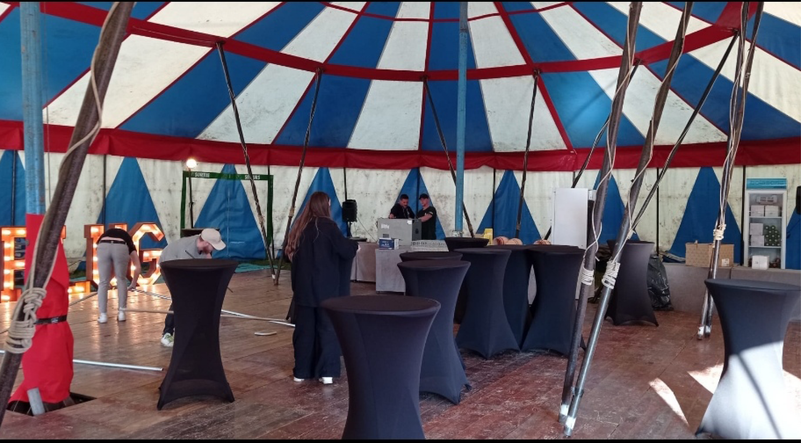 Photo LE CIRQUE DU BOUT DU MONDE 1